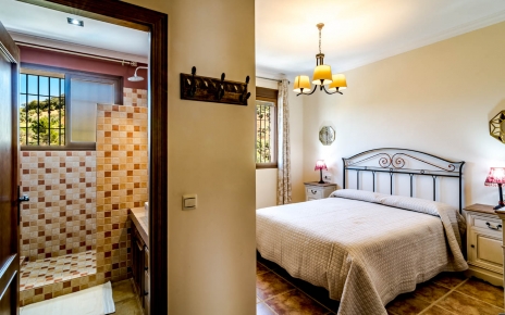 Dormitorio principal en planta baja (con aire acondicionado)